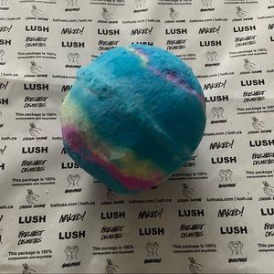Lush Intergalactic bath bomb